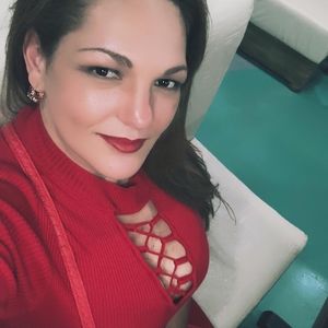 Meet your Posher, Idania